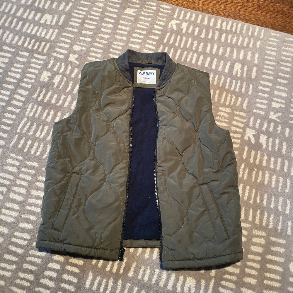 Boy's Olive Puffer Vest Size XL (14/16)